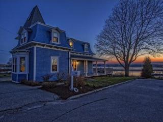 40 Usher Ter, Bristol, RI 02809-1709