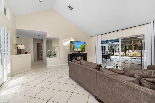 1903 Countess Ct, Naples FL  34110-1005 exterior