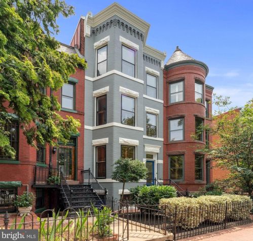 224 8th St, Washington, DC 20002-6106