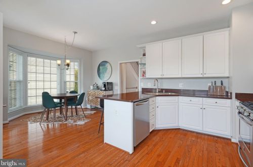 8231 Singleleaf Ln, Lorton VA  22079-5634 exterior