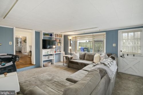 8322 Cedar Rd, Melrose Park PA  19027-2141 exterior