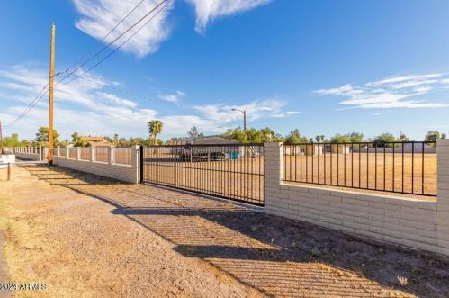 3737 Morrow Dr, Glendale, AZ 85308-0911