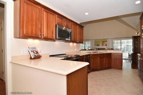 18 Bagy Wrinkle Cv, Warren RI  02885-4115 exterior