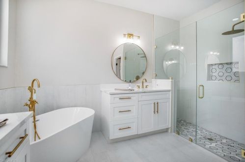 7579 Berkshire Pines Dr, Naples FL  34104-9445 exterior