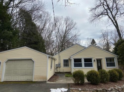 23 Fresh Meadow Rd, Upper Stepney CT  06468-1023 exterior