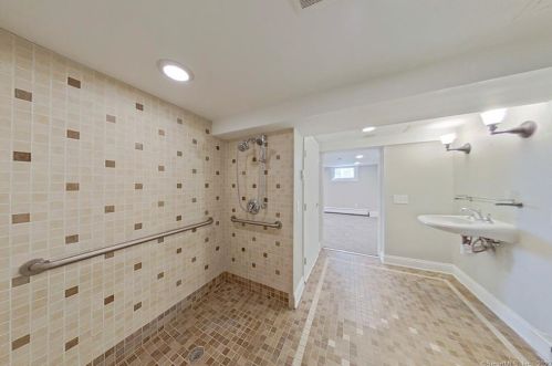 35 Riverview Rd, Rocky Hill CT  06067-1569 exterior