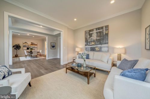 6580 Brooks Pl, Falls Church VA  22044-1105 exterior