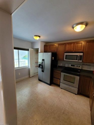 5665 Whitaker Rd, Naples, FL 34112-2916