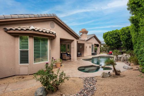 8 King Edward Ct, Rancho Mirage CA  92270-1621 exterior