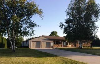 5217 Reifs Mills Rd, Manitowoc, WI 54220-9654