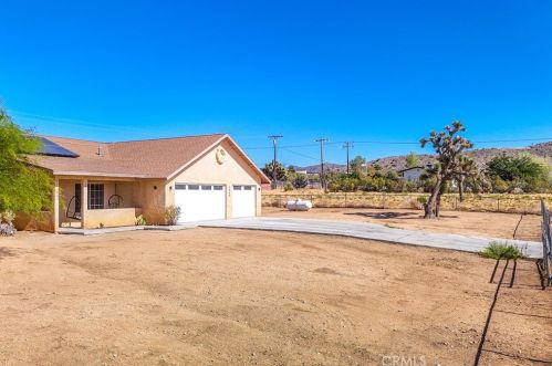 7645 Victoria Ave, Yucca Valley CA  92284-6152 exterior