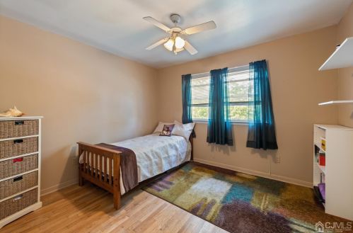 291 Park Dr, Woodbridge NJ  07095-0020 exterior