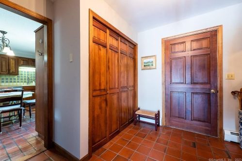 13 Dennison Rd, Essex CT  06426-1352 exterior