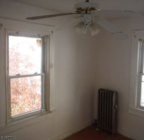 708 Chestnut St, Roselle NJ  07203-1948 exterior