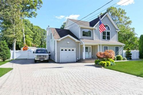 97 Rustic Rd, South Setauket, NY 11720-4061