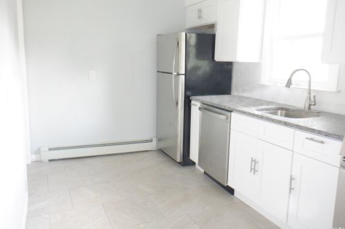 34 Liberty Ave, North Lindenhurst NY  11757-4824 exterior