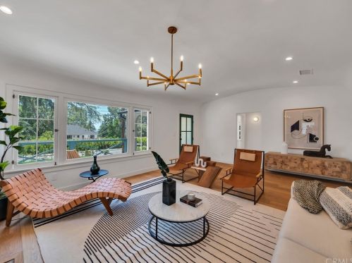 493 Altadena Dr, Altadena CA  91001-2243 exterior