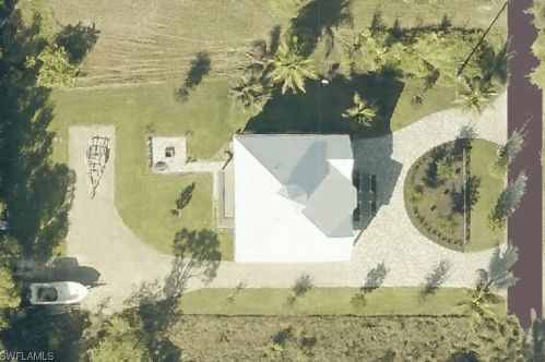 8563 Juneau Ct, Saint James City FL  33956-0032 exterior