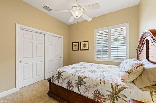 15892 Delaplata Ln, Naples FL 34110-2804 exterior