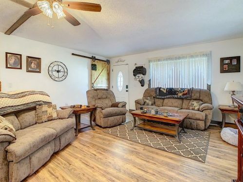 945 14th St, Saint Petersburg FL  33705-1242 exterior