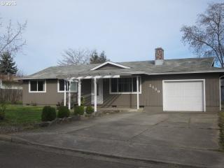 2129 La Canada Dr, Roseburg, OR 97471-5714