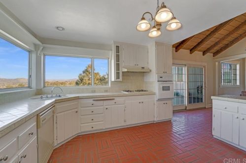 10077 Sierra Vista Ave, La Mesa, CA 91941-4332