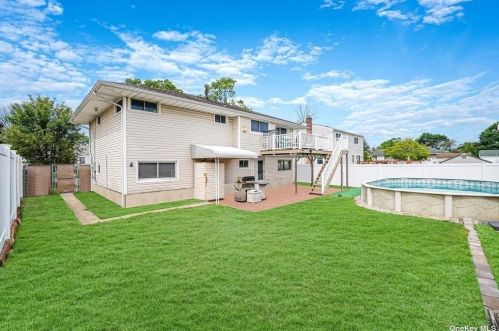 452 Outlook Ave, Babylon NY  11704-4312 exterior