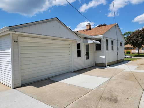 4903 Lynndale Ave, Milwaukee WI  53220-2069 exterior