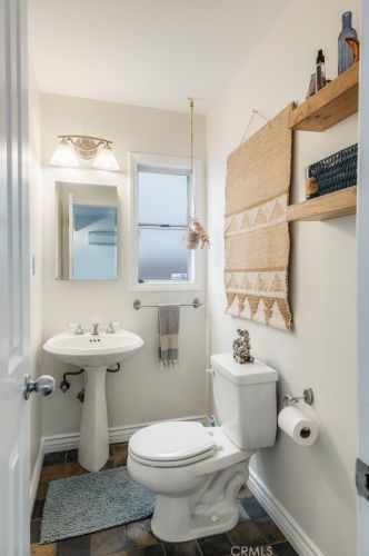 1703 Speyer Ln, Redondo Beach CA  90278-4729 exterior