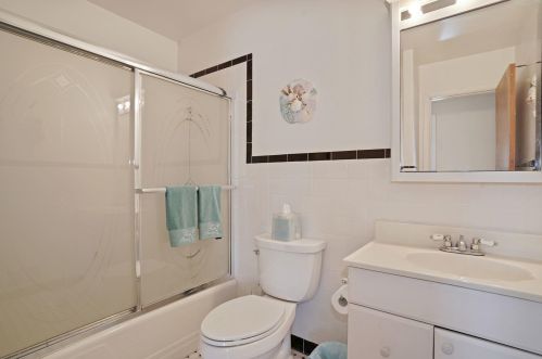 412 Valley Way, Bricktown NJ  08723-4914 exterior