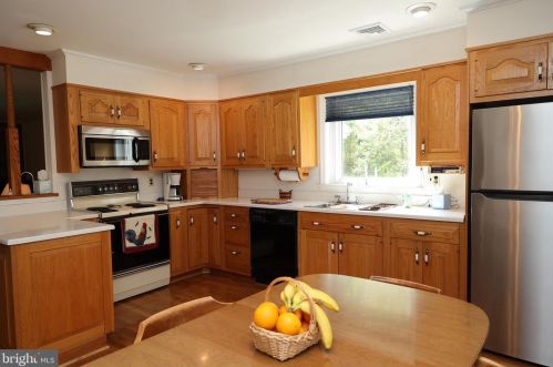 930 Tricorn Dr, Lansdale, PA 19446-5542