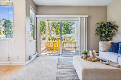 123 Lakeshore Ct, Richmond CA  94804-7422 exterior