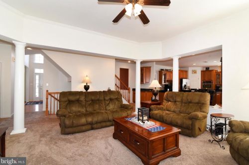 213 Alpine Dr, Leesburg VA 20175-6132 exterior