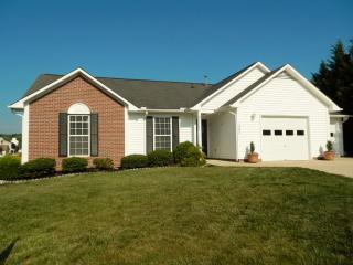1201 Pebble Ln, Fletcher, NC 28732-9239
