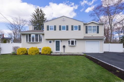 35 Chestnut Oval, Orangeburg, NY 10962-1404