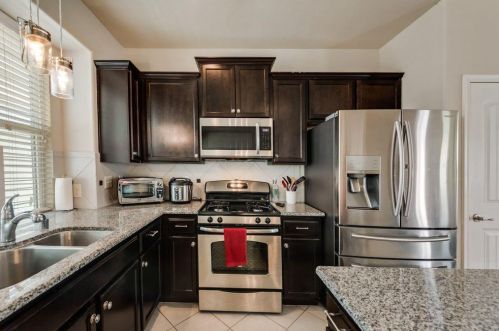 9033 Eagle Dr, Aubrey TX  76227-5786 exterior
