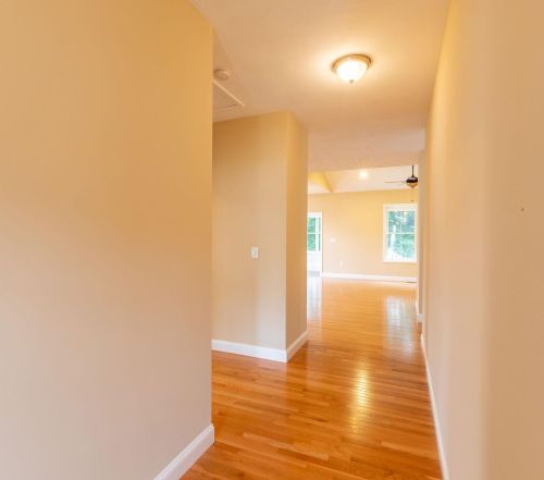 2 Sugar Plum Ln, Londonderry NH  03053-3300 exterior