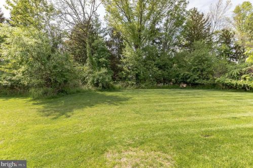 17 Yorktown Ct, Blue Bell PA 19422-2521 exterior