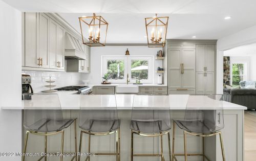 4 Constitution Dr, Leonardo NJ  07737-1808 exterior