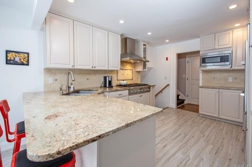 6 Bonwit Rd, Rye Brook NY  10573-1903 exterior