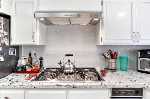 954 Cross St, Woodland CA  95695-4128 exterior