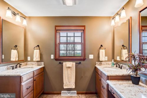 75 Maple Ave, Bareville PA  17540-9602 exterior