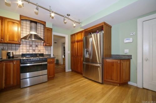 1187 Post Rd, Scarsdale NY  10583-2023 exterior