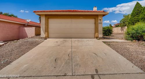 5248 Wood Owl Dr, Tucson, AZ 85742-5105