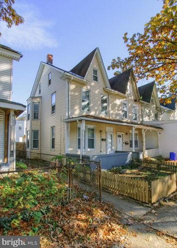 1948 Derry St, Harrisburg PA 17111-2652 exterior