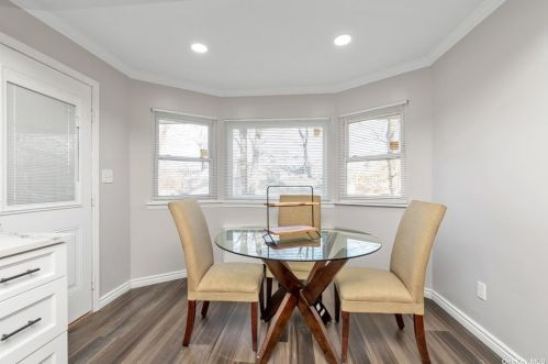 545 Queen St, Westbury NY  11590-1399 exterior