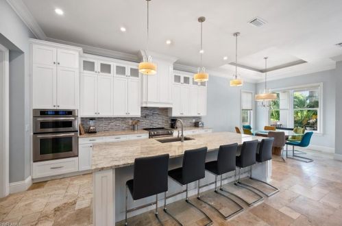 9320 Vanderbilt Dr, Naples FL  34108-2307 exterior