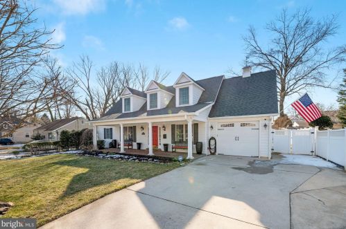 1802 Pimmit Dr, Falls Church, VA 22043-1113