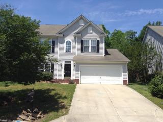 1008 Farmingham Ln, Lake Park, NC 28079-3640