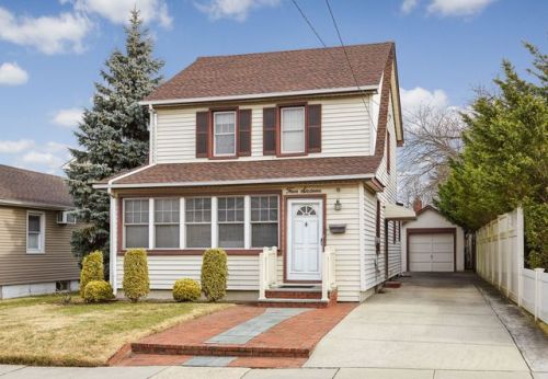 416 Bayview Ave, Cedarhurst, NY 11516-1211